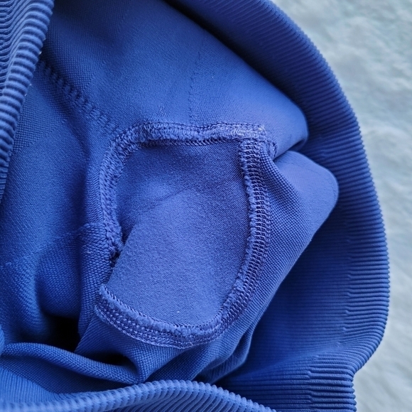 LULULEMON Zone In Crop - Picture 8 of 10